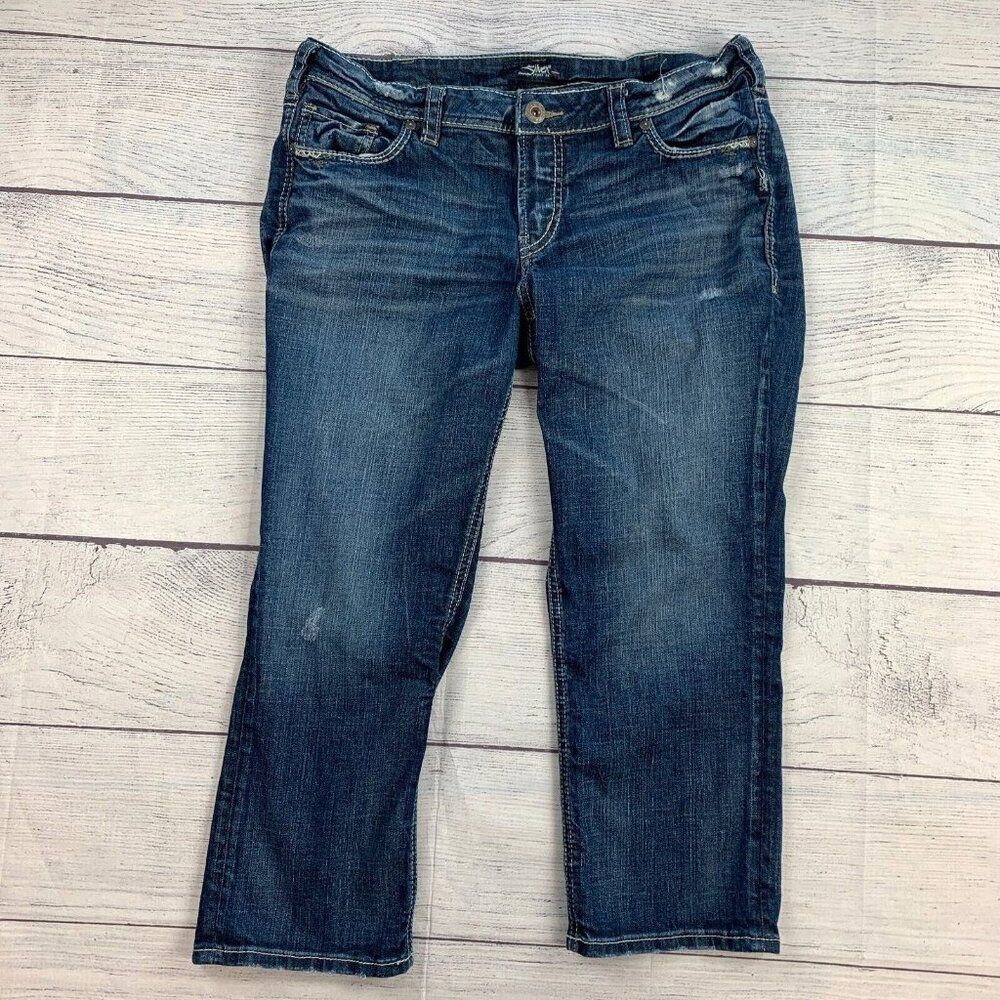 Silver Jeans Capri sz 31 Elyse Medium Wash Inseam 23.5" Distressed